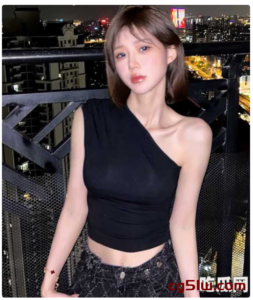 ‌抖音网红宝儿BB泰国被豪掷百万包养，回国竟携百达翡丽手表“吃瓜”群众惊呆！