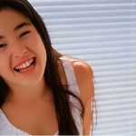 ‌乖乖女陨落记：14岁敲导演门，17岁拍大尺度写真，母亲成关键转折点