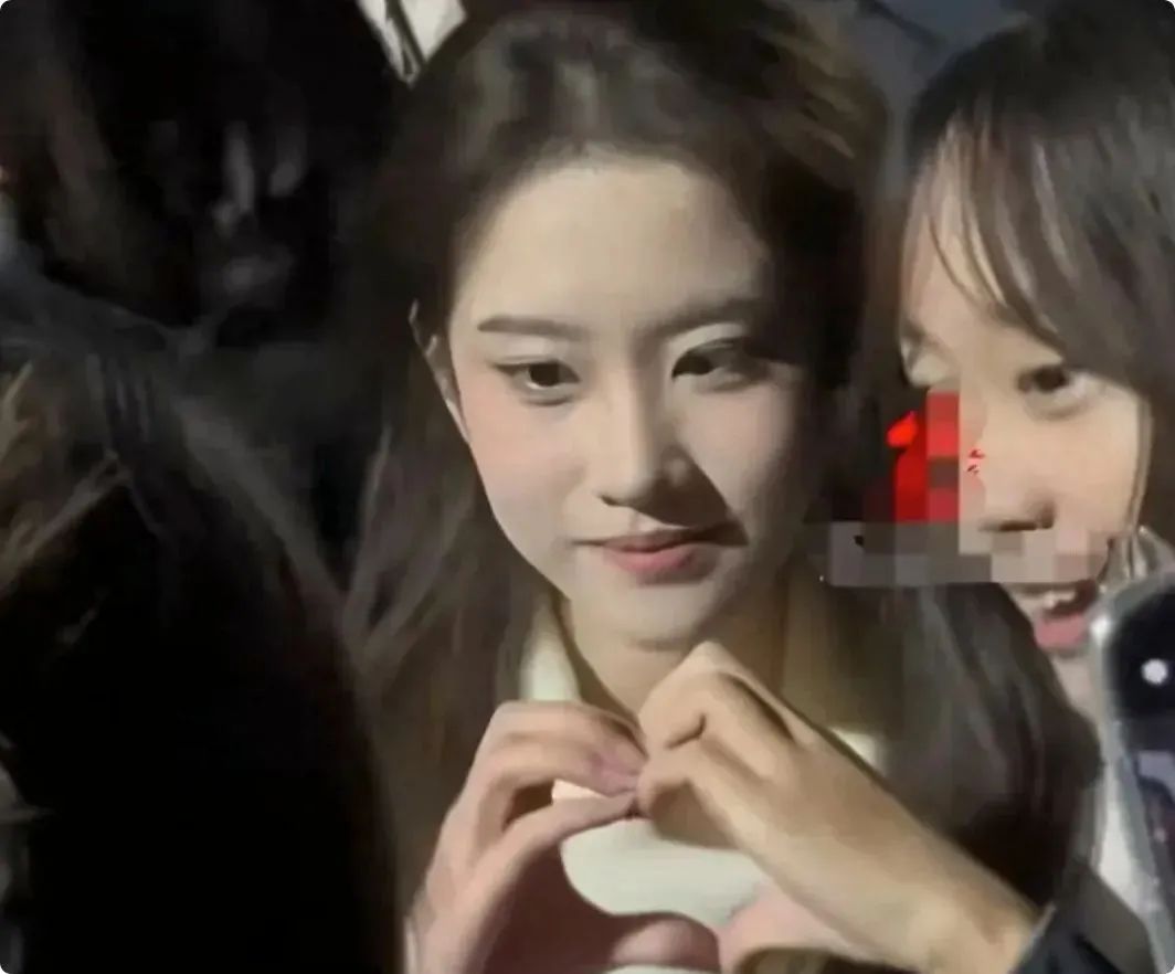 刘亦菲般的美貌,女大学生疯狂被拍,广告邀约纷至