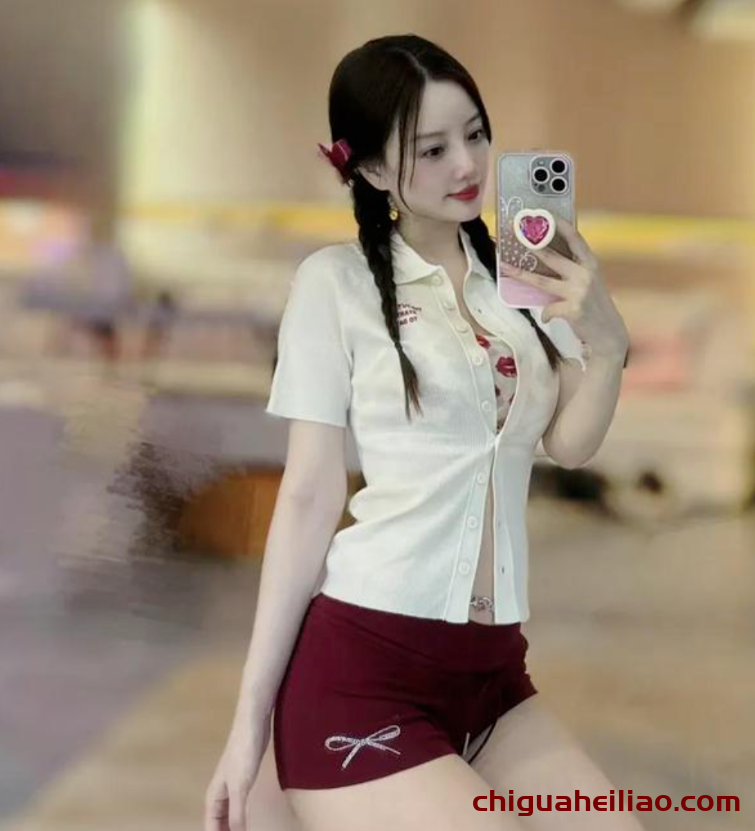 李小璐写真新突破:43岁嫩如蜜桃的诱惑