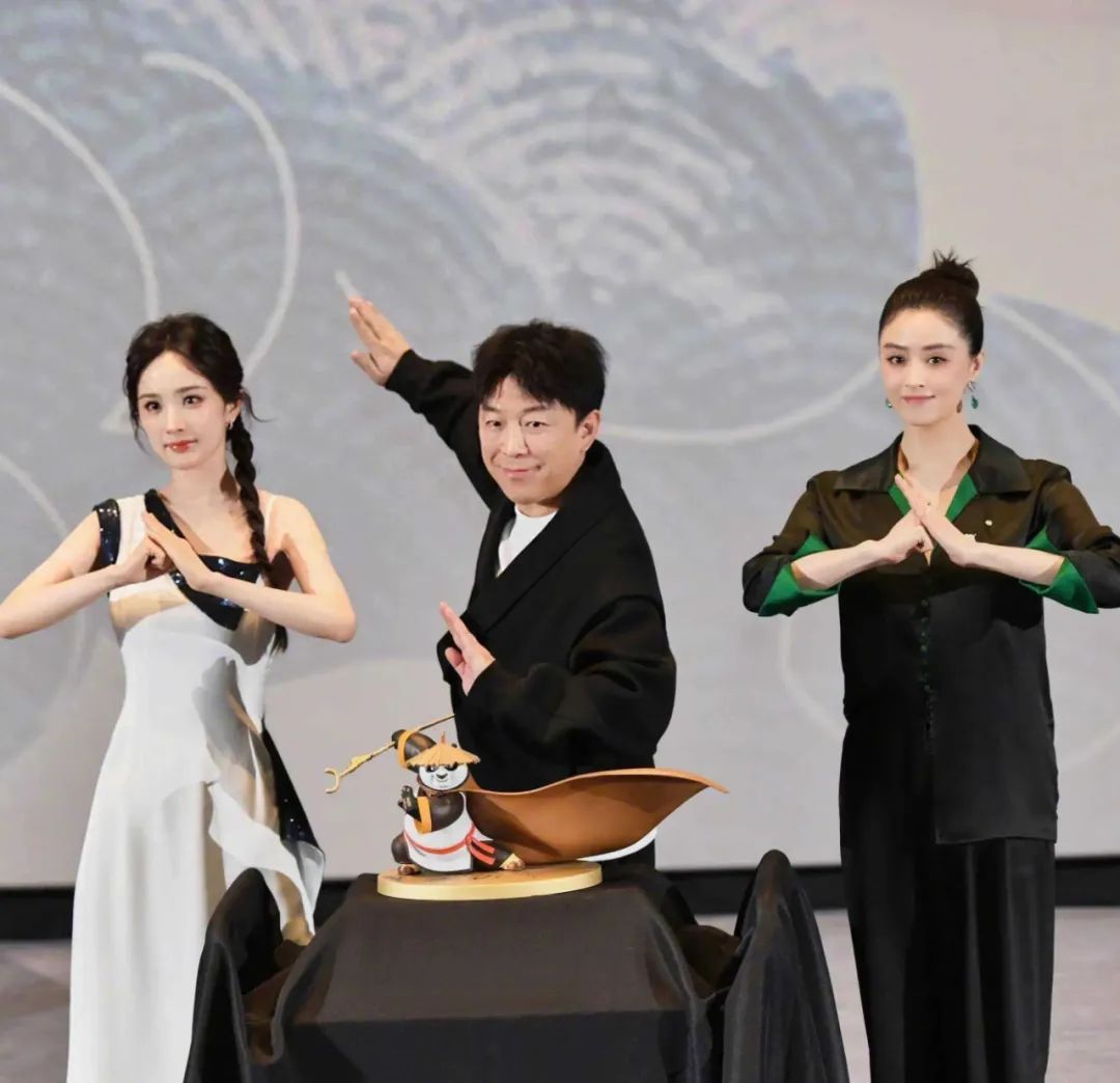 蒋欣瘦身后线条迷人,41岁依旧青春靓丽