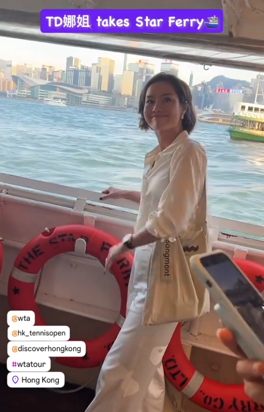 李娜退役后更显优雅,V领衬衫穿出女神范