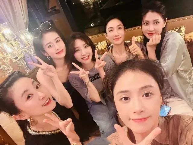 蒋欣瘦身后线条迷人,41岁依旧青春靓丽