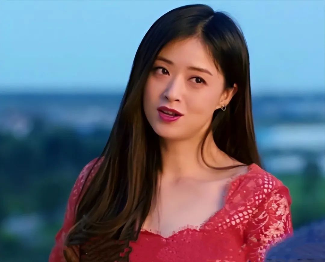 蒋欣瘦身后线条迷人,41岁依旧青春靓丽