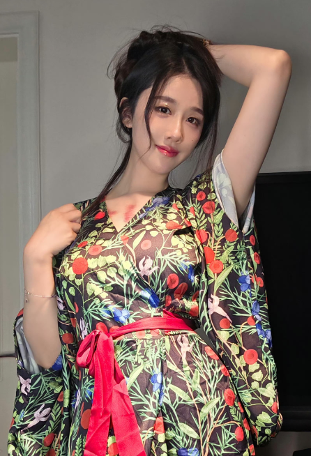 轩子巨2兔做客户外主播直播间,称自己虽不谈恋爱,但生理方面的知识理论为100%实操为0!网友:不愧是老师!