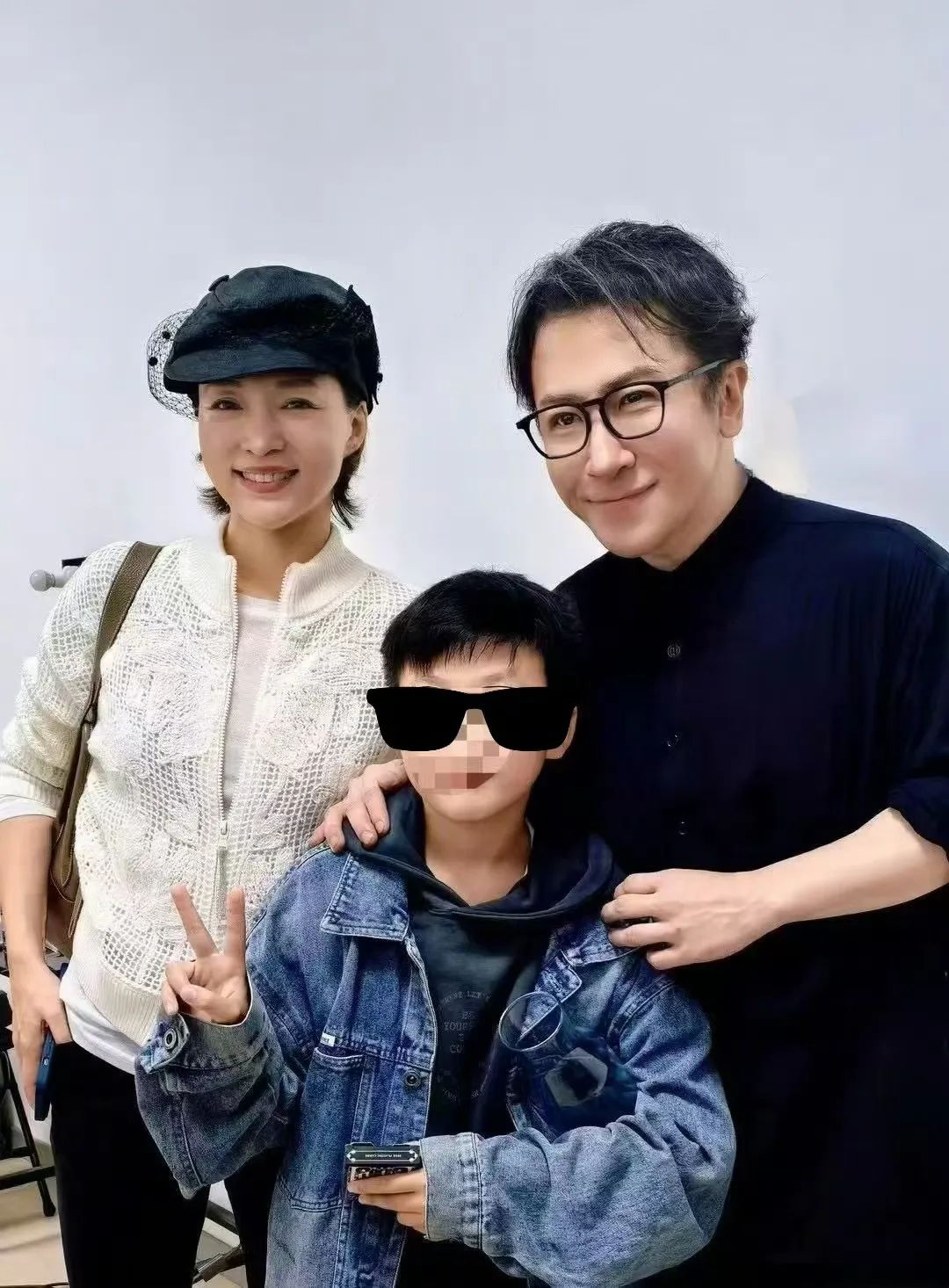 董卿儿子首曝光，与母亲董卿共赏刘谦