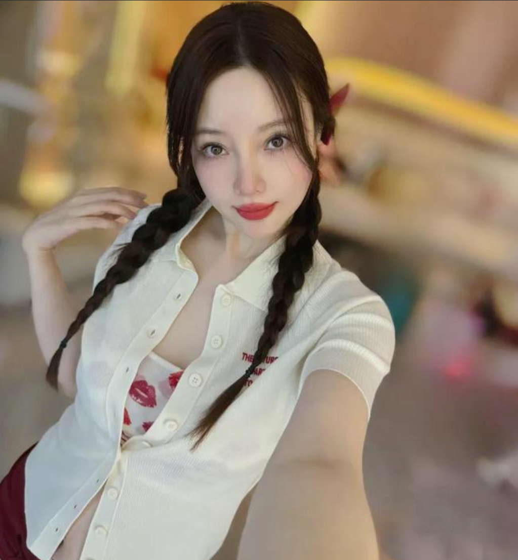 李小璐写真新突破:43岁嫩如蜜桃的诱惑