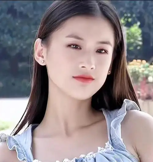 黄圣依旧照美如画,与刘亦菲相似度爆表