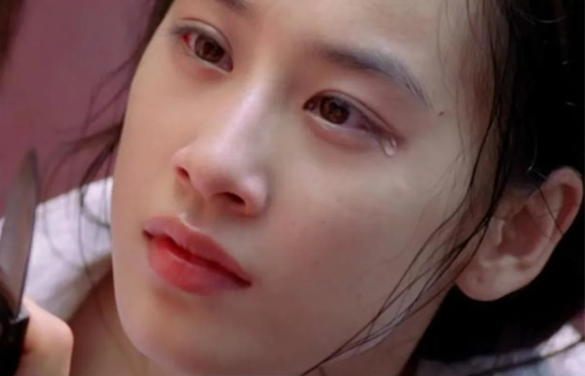 黄圣依旧照美如画,与刘亦菲相似度爆表