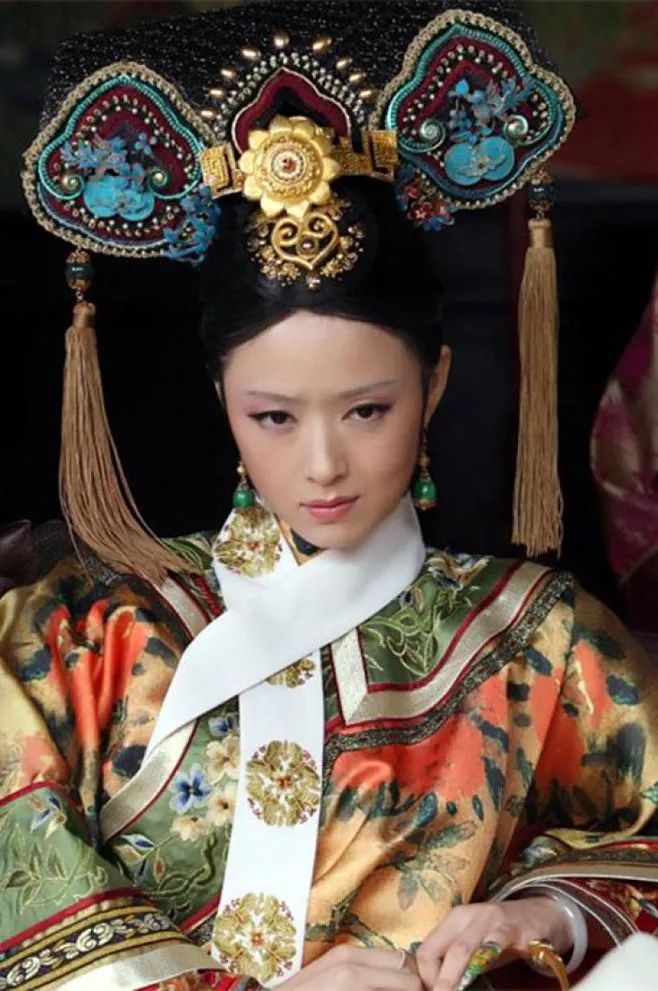 蒋欣瘦身后线条迷人,41岁依旧青春靓丽