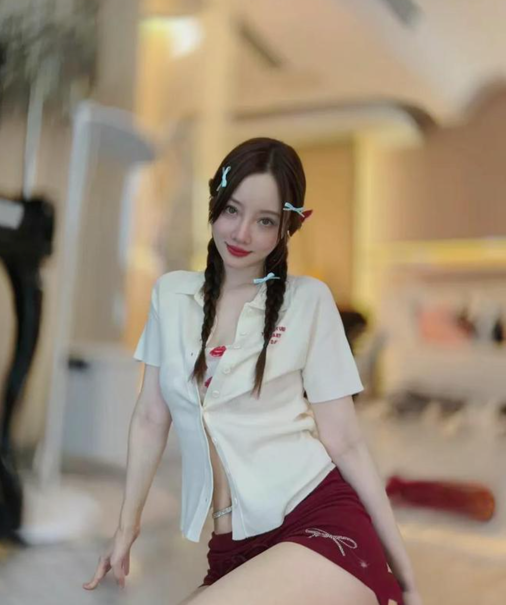 李小璐写真新突破:43岁嫩如蜜桃的诱惑